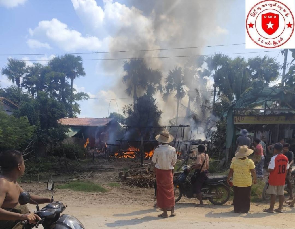 ဒီပဲယင်းနှင့် ချောင်းဦးကို စစ်အုပ်စုဗုံးကြဲတိုက်ခိုက်၊ မိသားစုဝင် (၄) ဦး သေဆုံးပြီး သံဃာအပါအဝင် (၆) ဦး ထိခိုက်ဒဏ်ရာရ