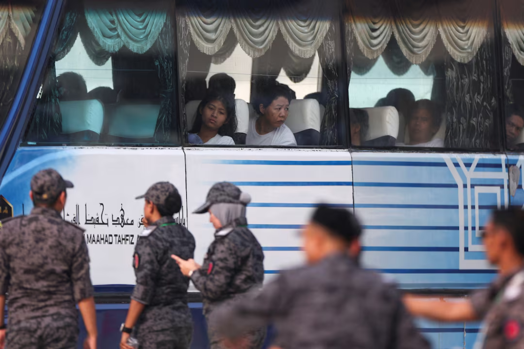ယခုနှစ်အတွင်း မြန်မာနိုင်ငံသား (၁၀၀၀၀) ကျော်ကို နေရပ်ပြန်ပို့ခဲ့ကြောင်း မလေးရှားဝန်ကြီးချုပ် ပြော