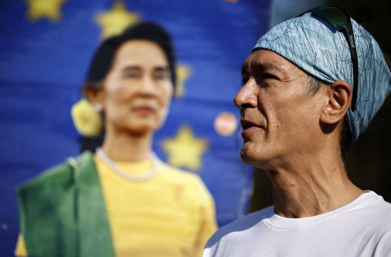 မိခင်ဖြစ်သူ ဒေါ်အောင်ဆန်းစုကြည်နှင့် စကားပြောခွင့်ရခဲ့ကြောင်း ကင်မ်အဲရစ် ပြော